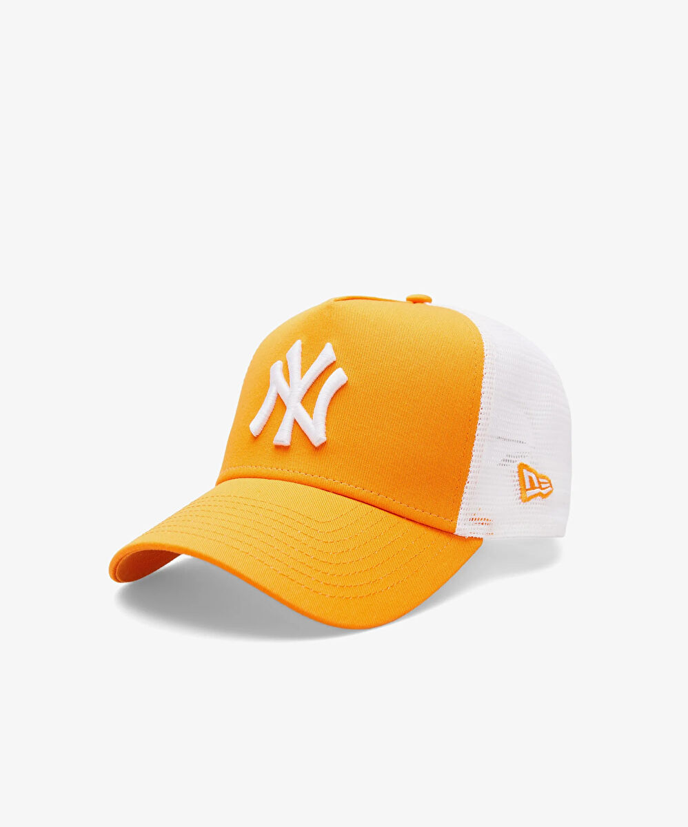 New Era New York Yankees League Essential Trucker 9Forty