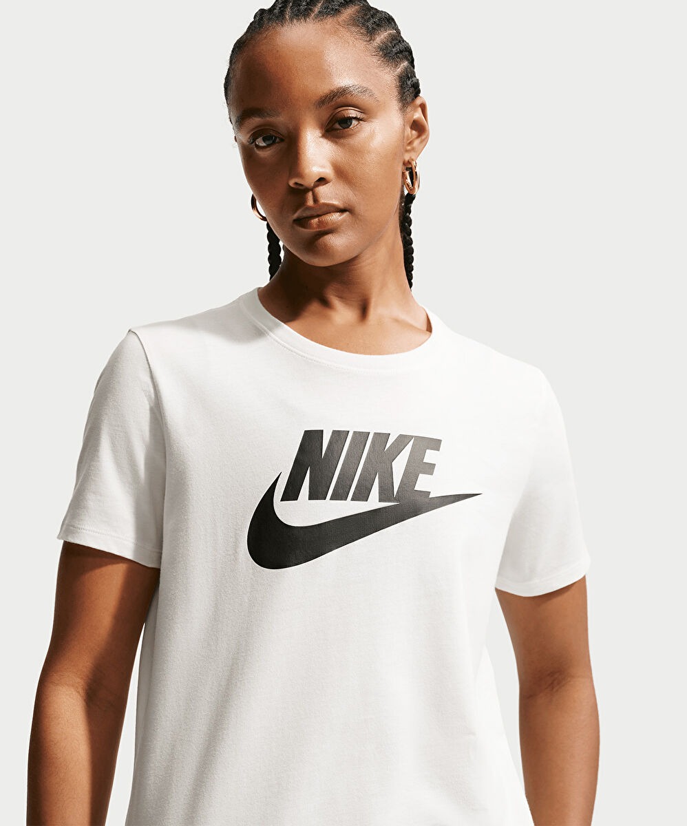 Nike Sportswear Essentials Logo T-Shirt