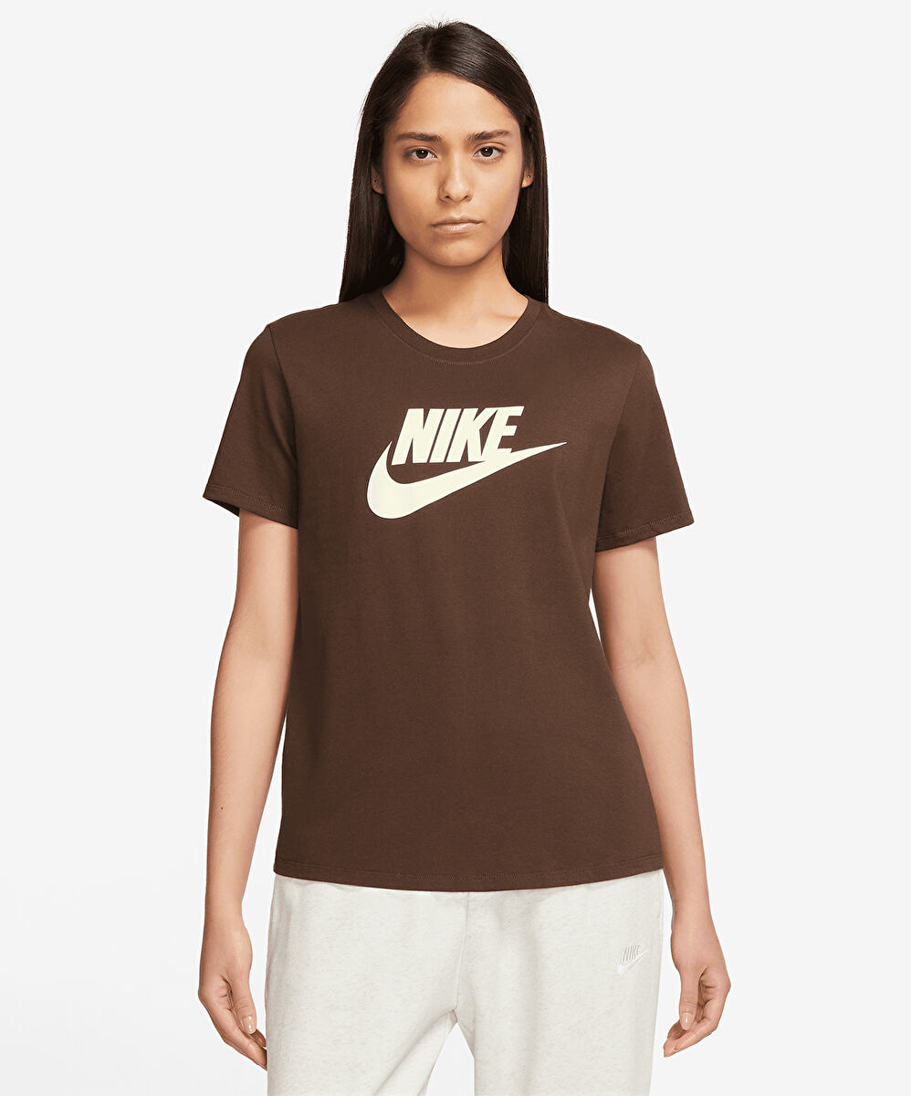 Nike Sportswear Essentials Logo T-Shirt