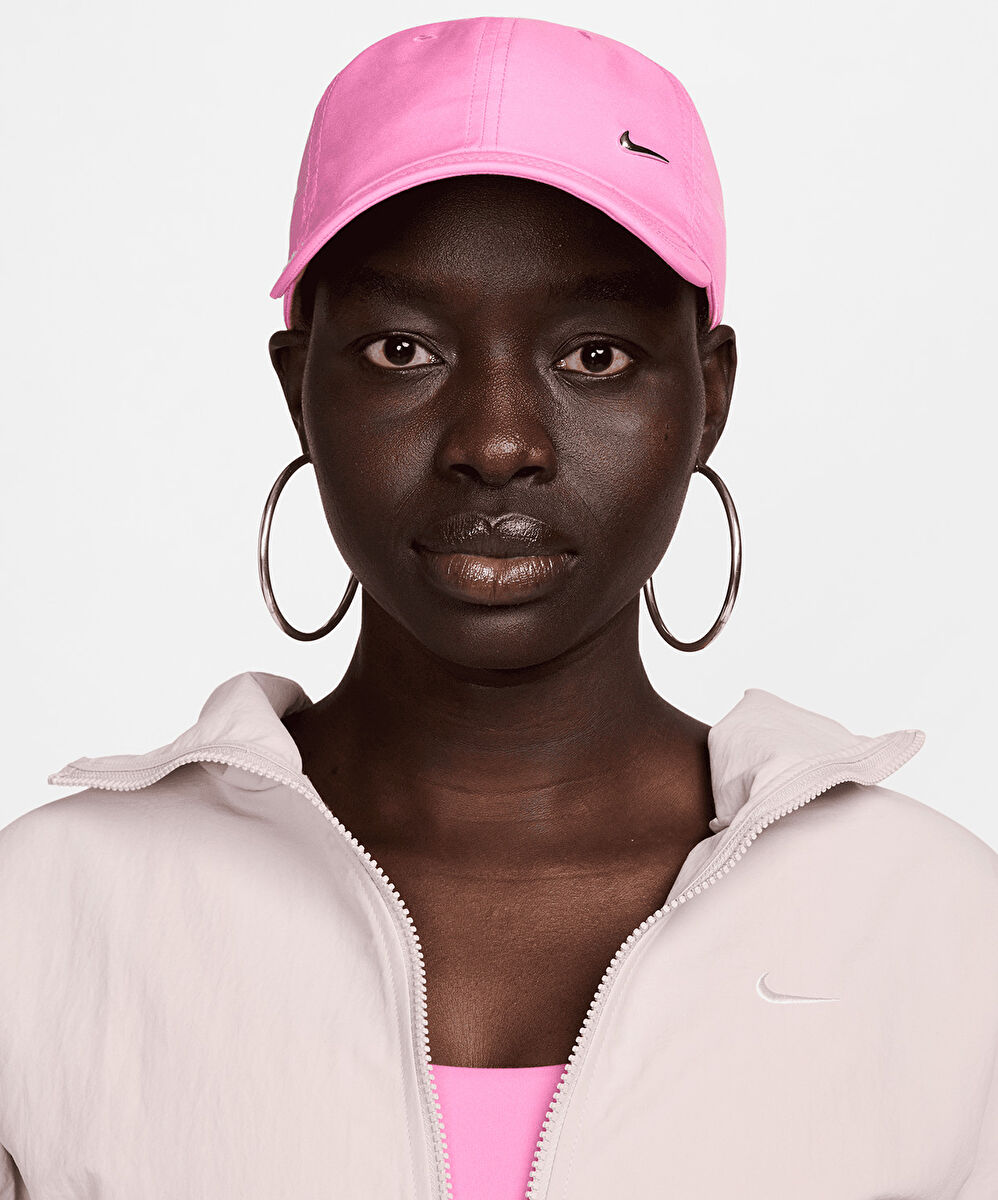 Nike Dri-FIT Club Unstructured Metal Swoosh Cap